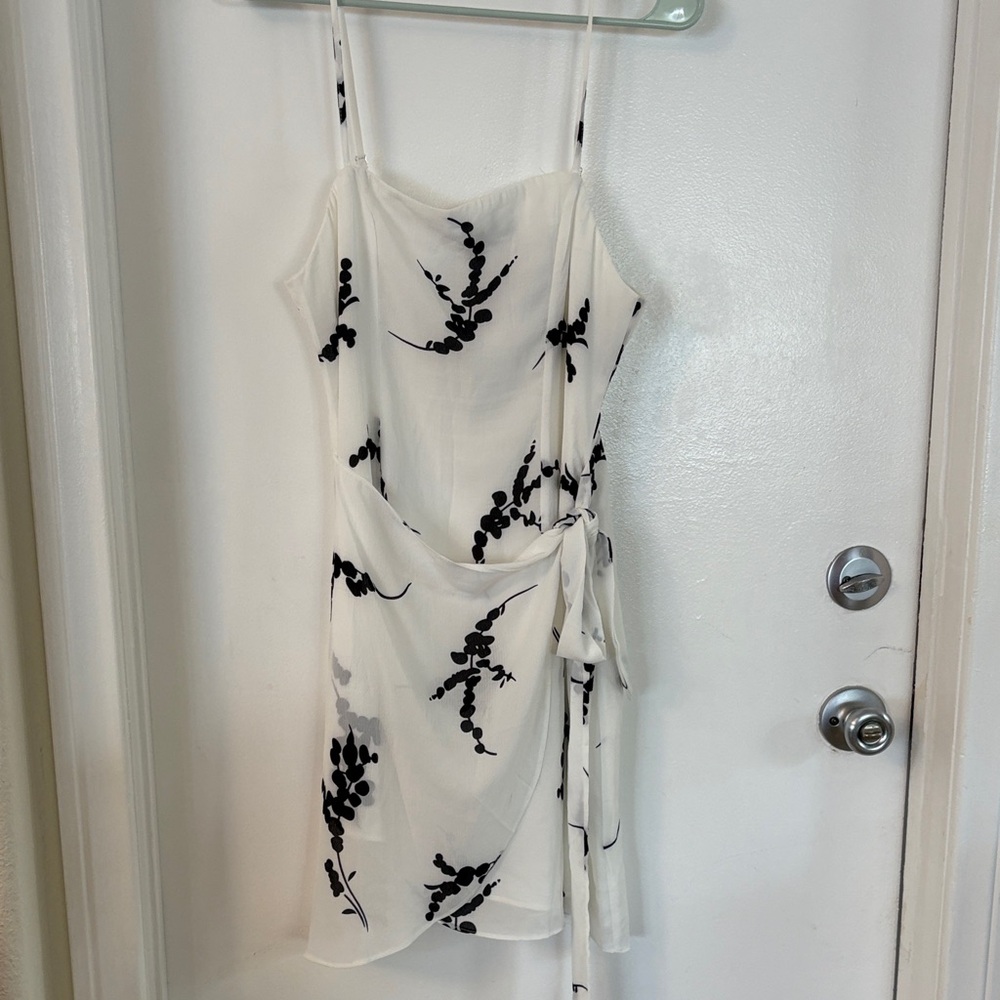 Dress. Selfie ‘s brand size USA M. Colore white and black
